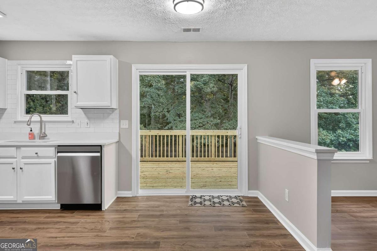 4554 Darrowby Drive Powder Springs - Photo 10