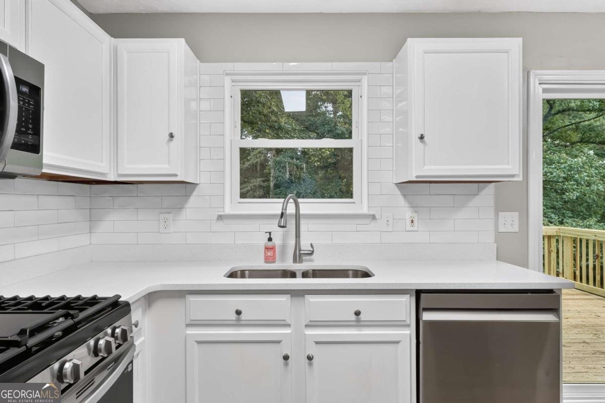 4554 Darrowby Drive Powder Springs - Photo 13