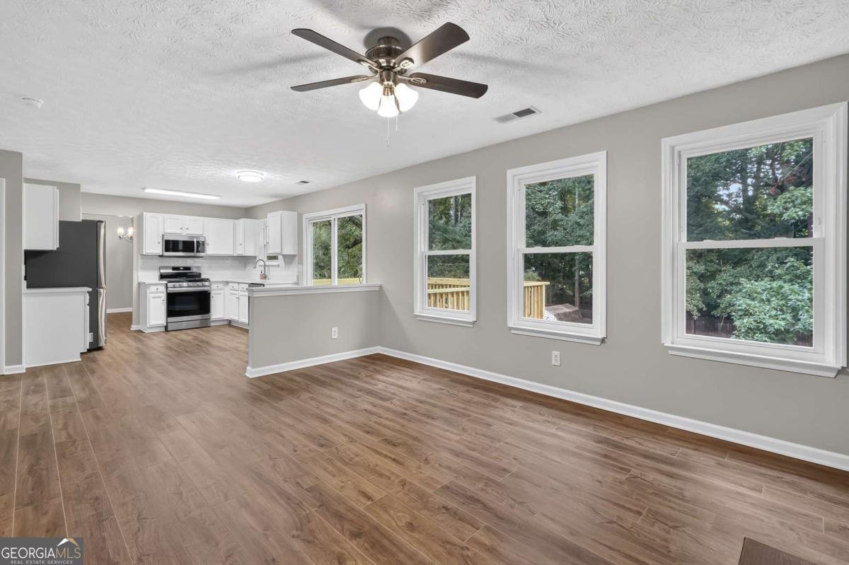4554 Darrowby Drive Powder Springs - Photo 7