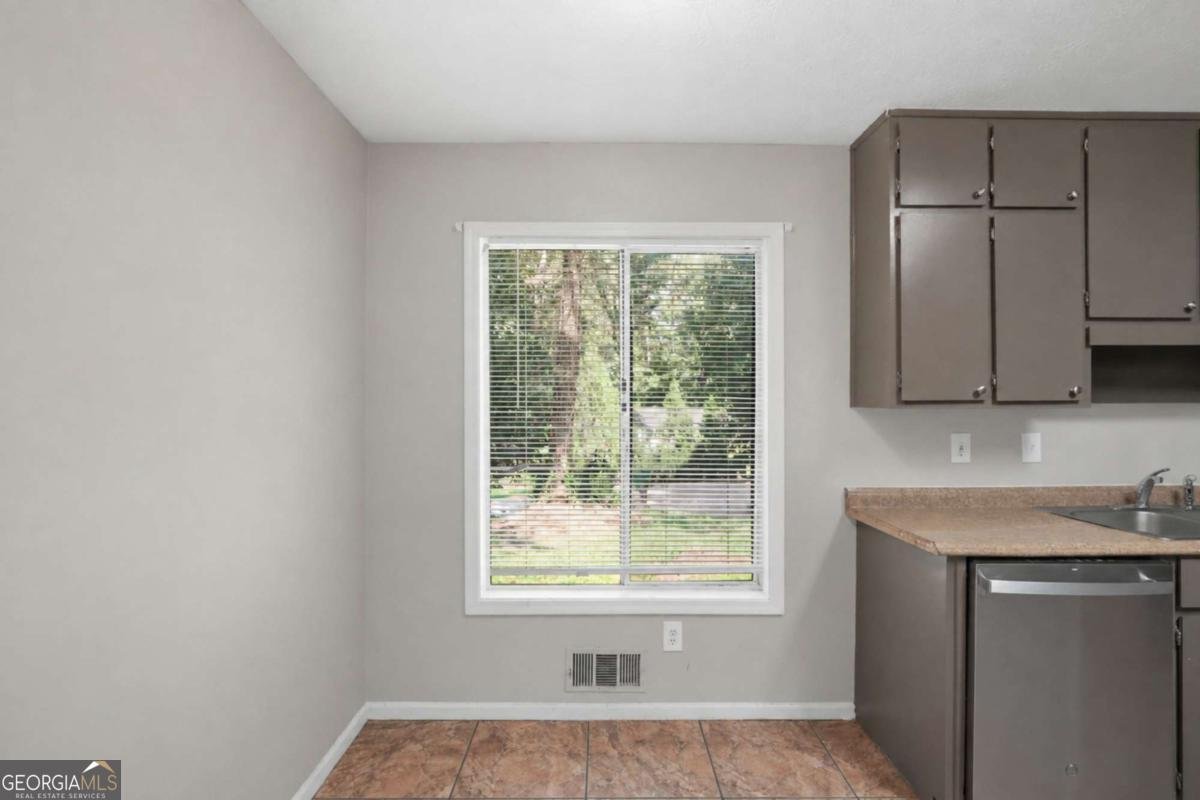 473 Raven Springs Trail Stone Mountain - Photo 12