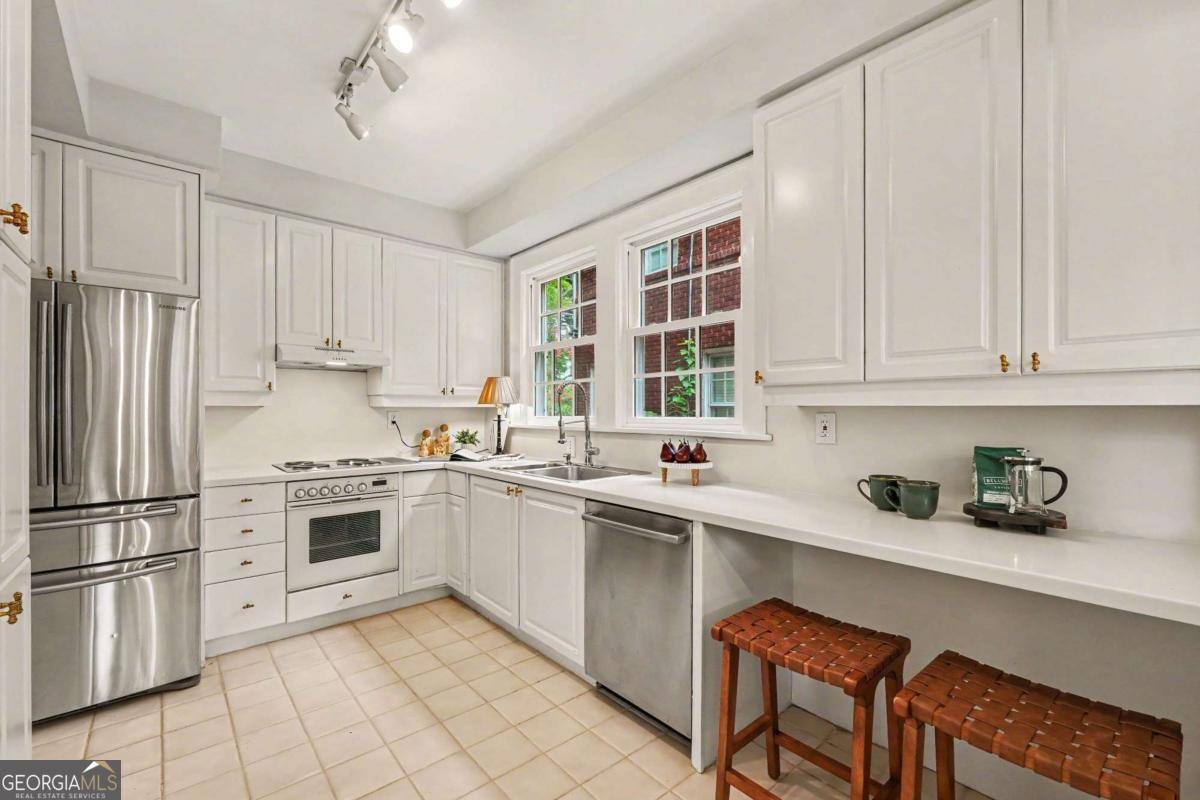 1180 Cameron Court Atlanta - Photo 8