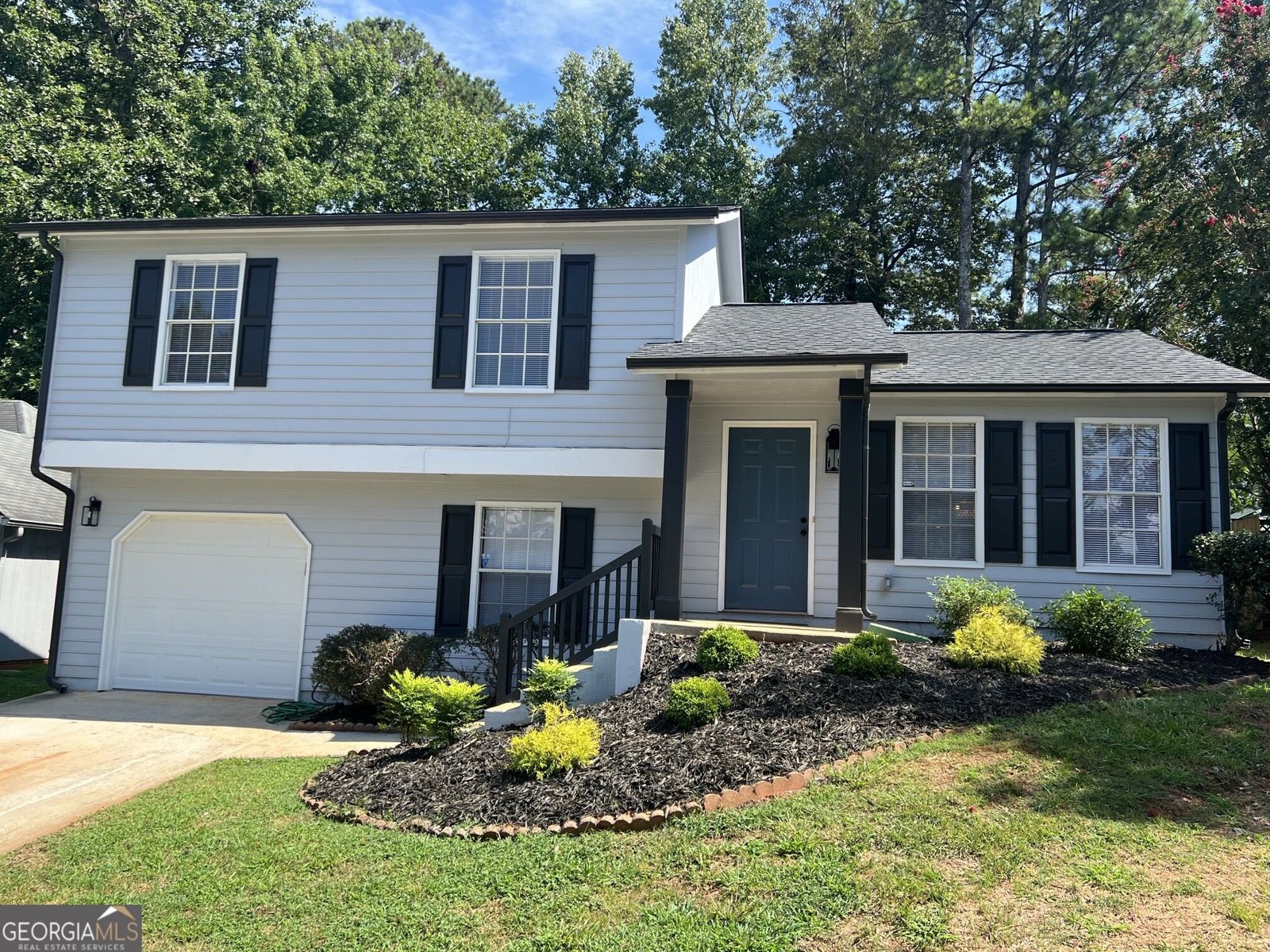 851 Shore Drive Lithonia - main photo