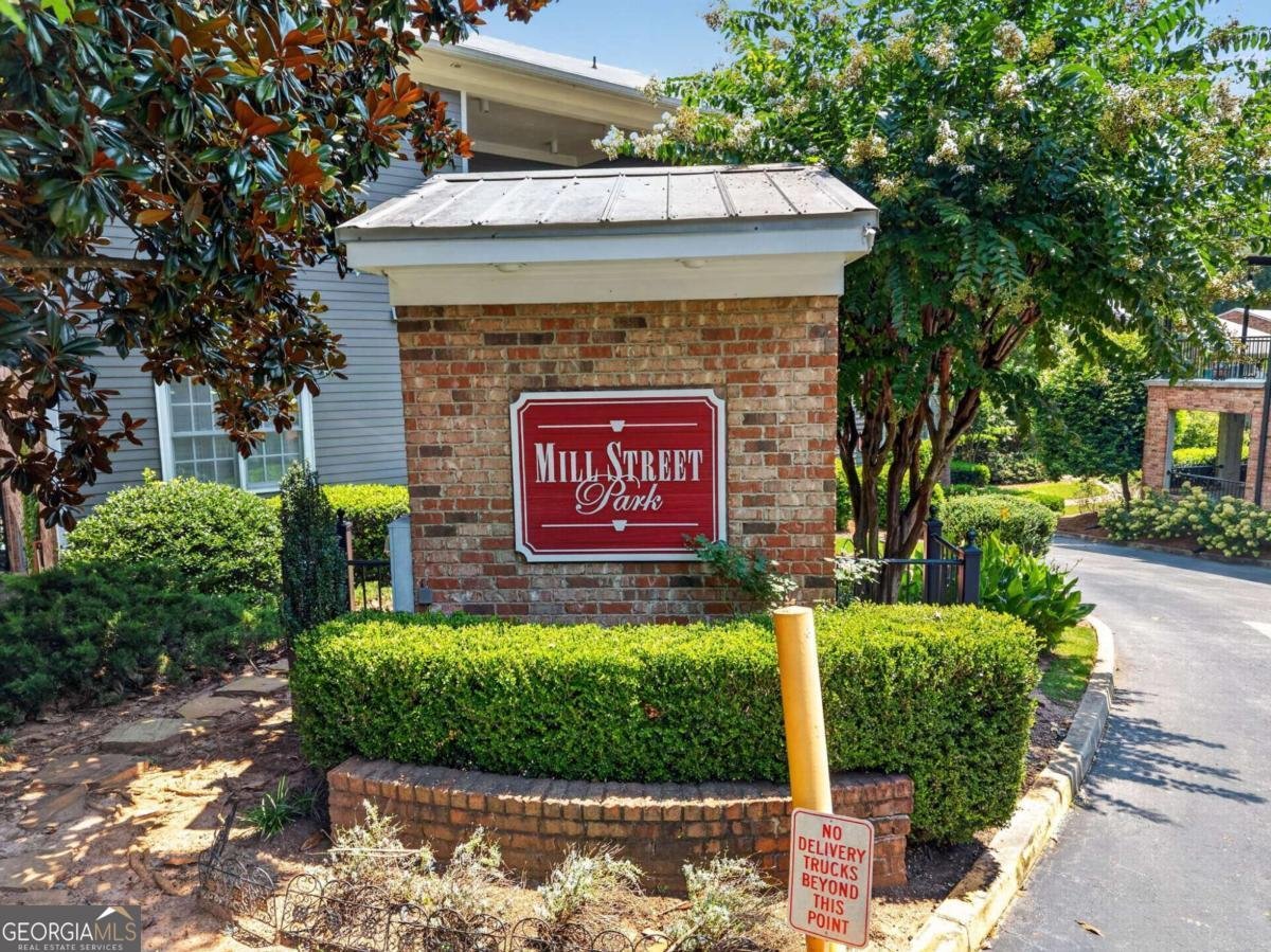 210 Creek View Lane Roswell - Photo 32