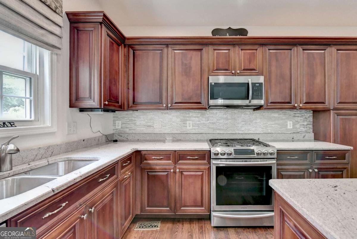 3781 Devenwood Way Buford - Photo 8