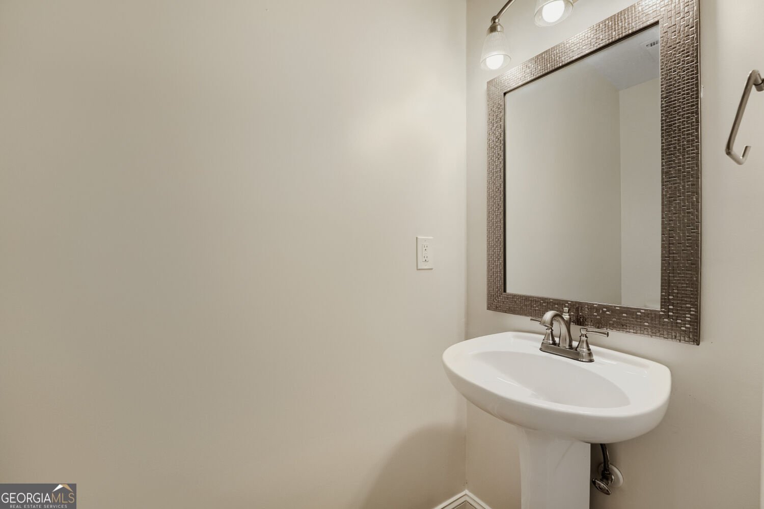 235 Barrington Drive Roswell - Photo 13