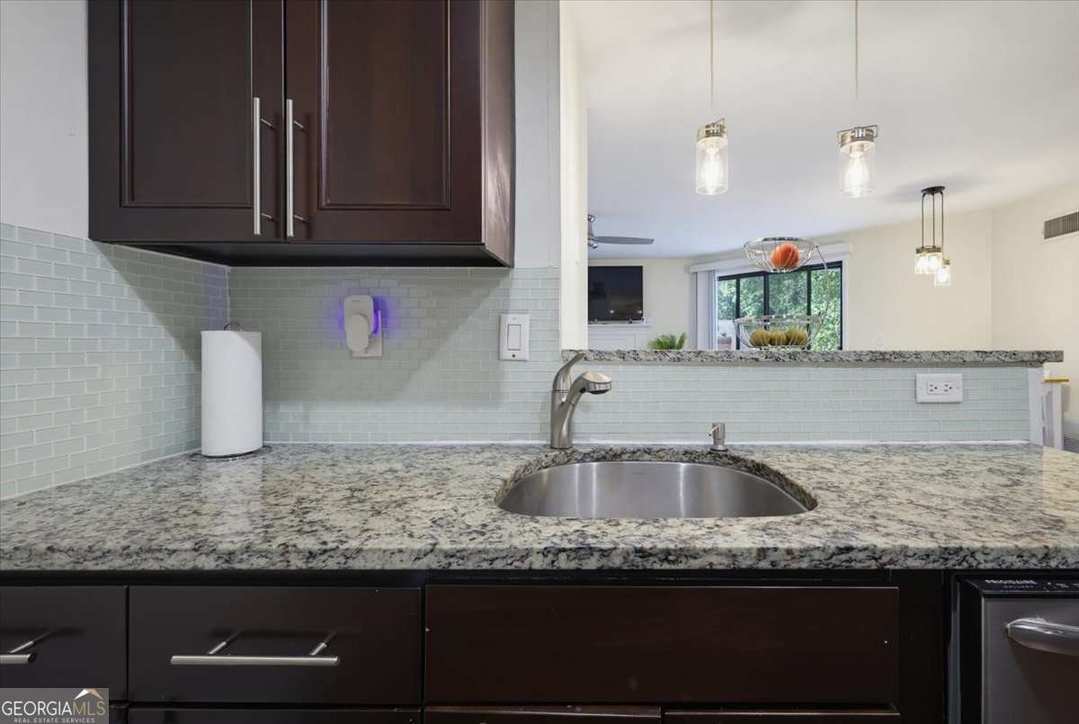 1366 Keys Lake Drive Atlanta - Photo 10
