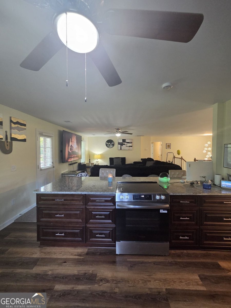 869 April Drive Conyers - Photo 8