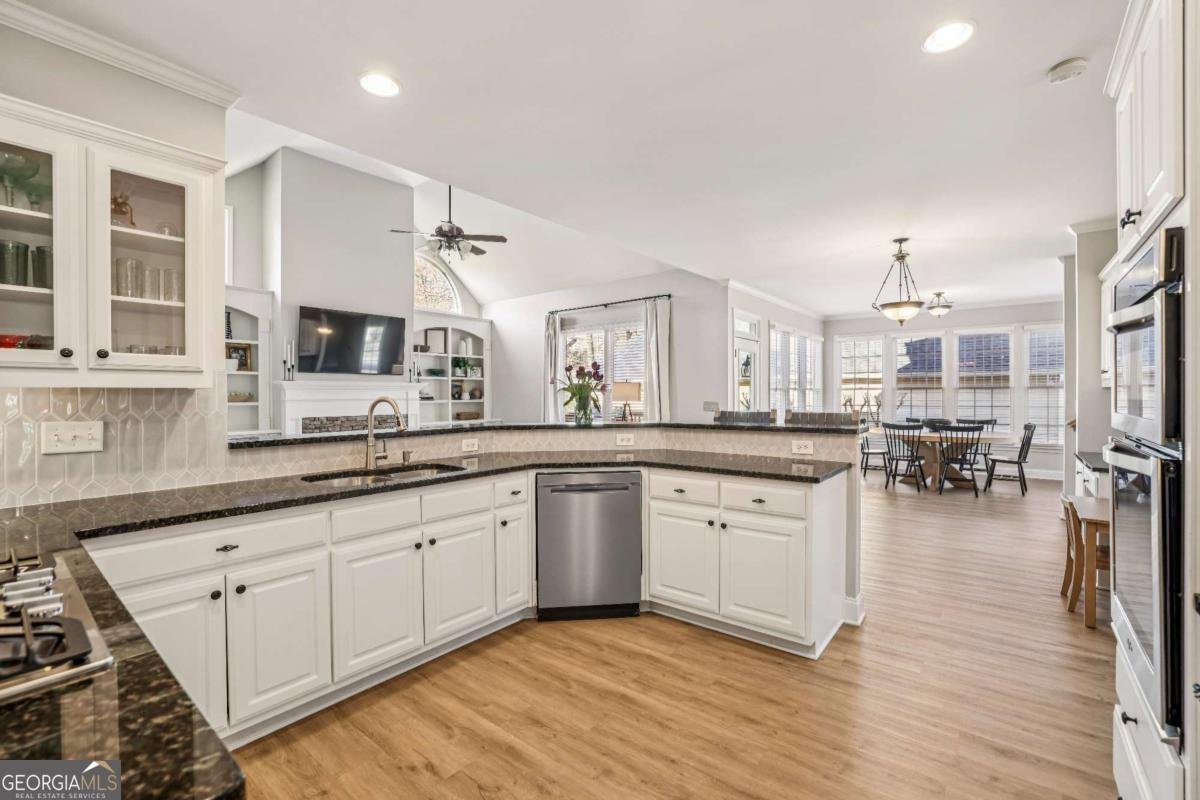 300 Crown Vetch Lane Alpharetta - Photo 6