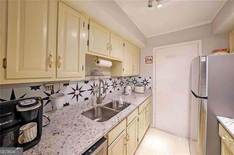 6851 Roswell Road Atlanta - Photo 16