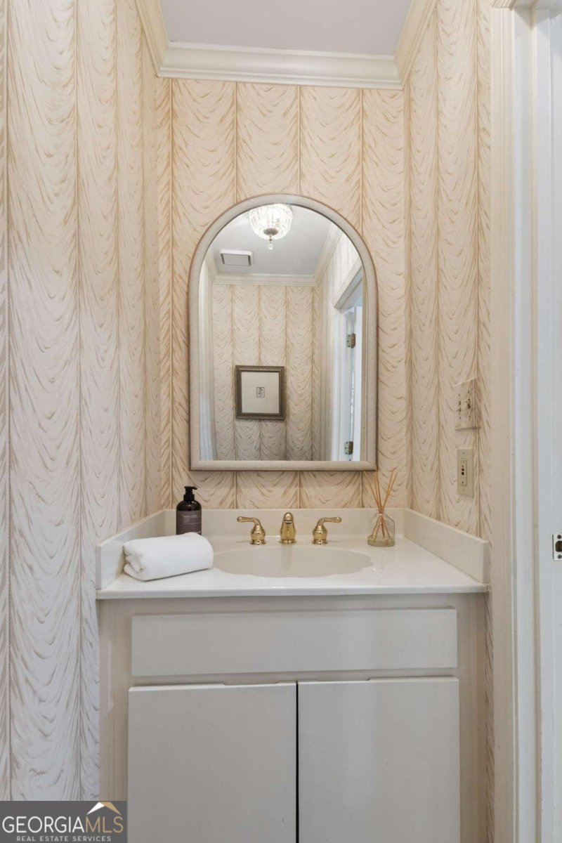 440 Greenlaurel Drive Sandy Springs - Photo 14