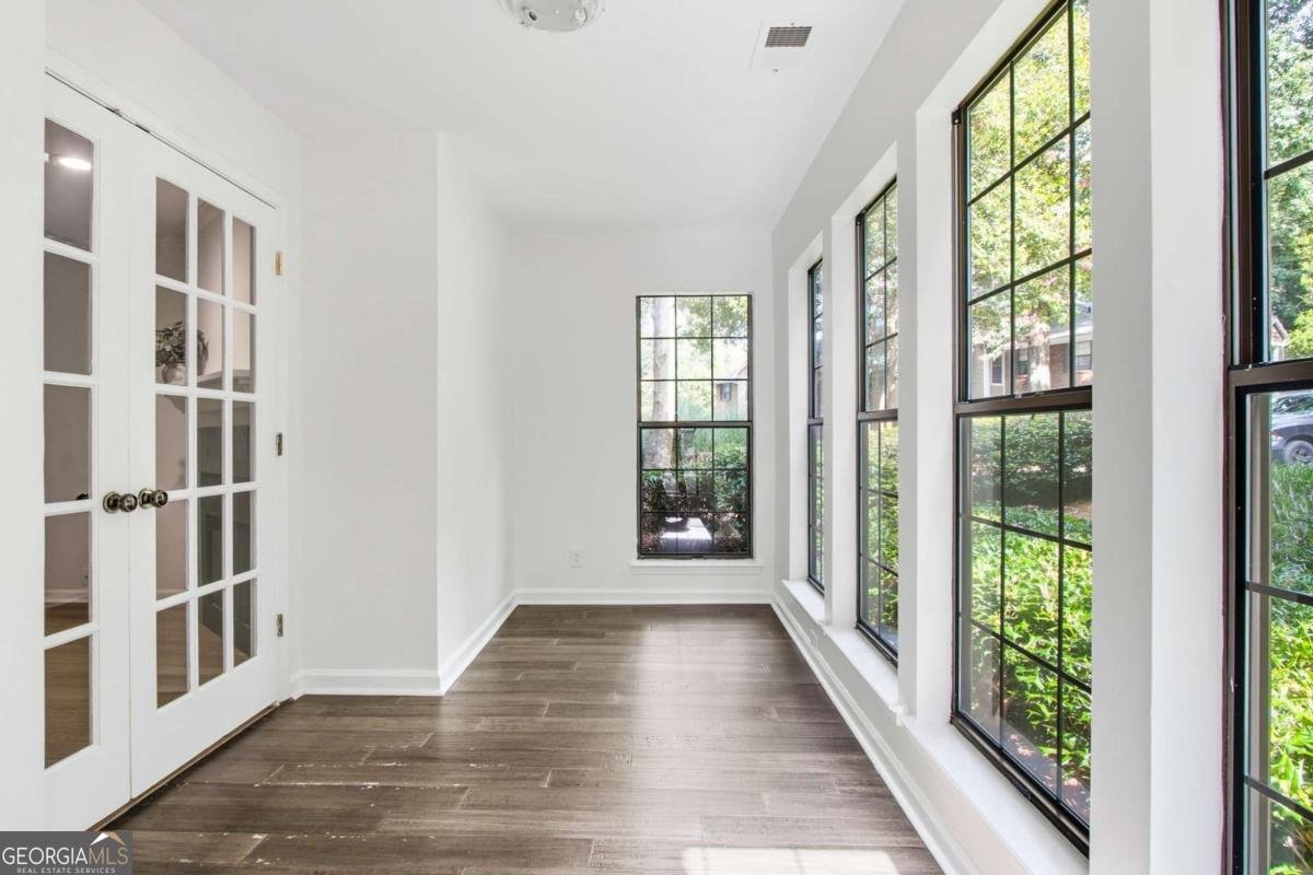 307 Barrington Hills Drive Sandy Springs - Photo 10