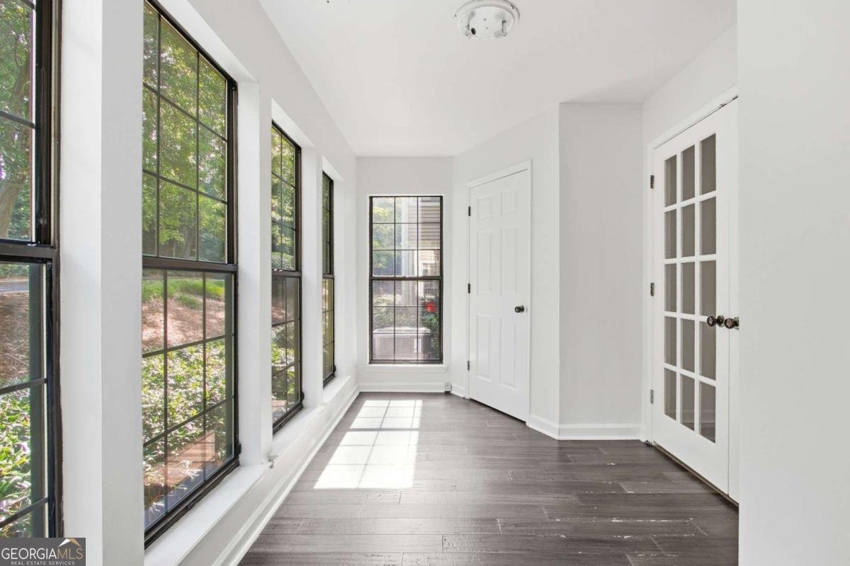307 Barrington Hills Drive Sandy Springs - Photo 11