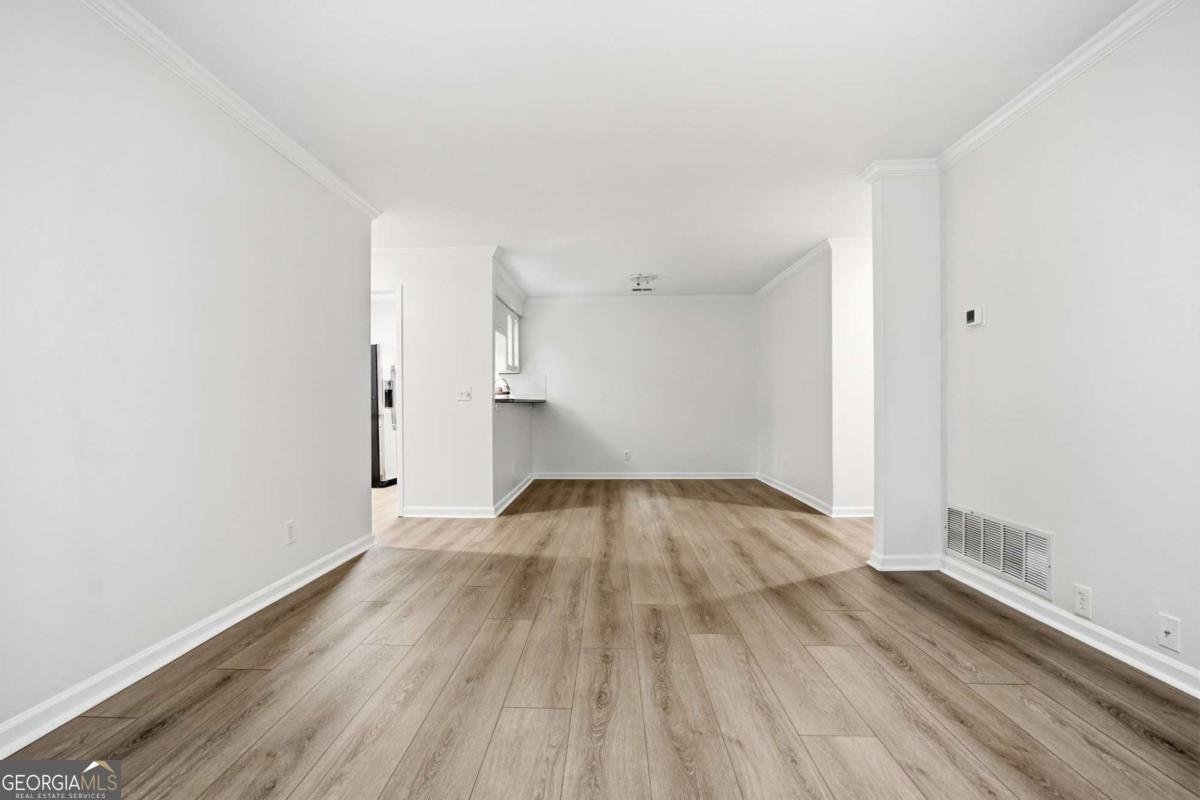 307 Barrington Hills Drive Sandy Springs - Photo 12