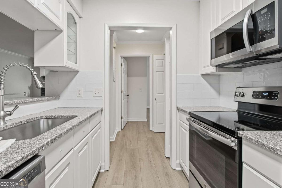 307 Barrington Hills Drive Sandy Springs - Photo 19