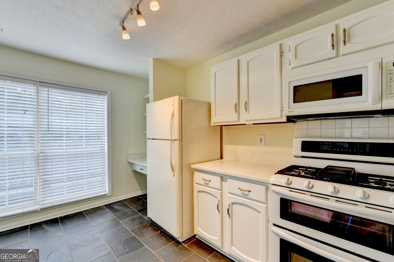 1305 Weatherstone Way Atlanta - Photo 12
