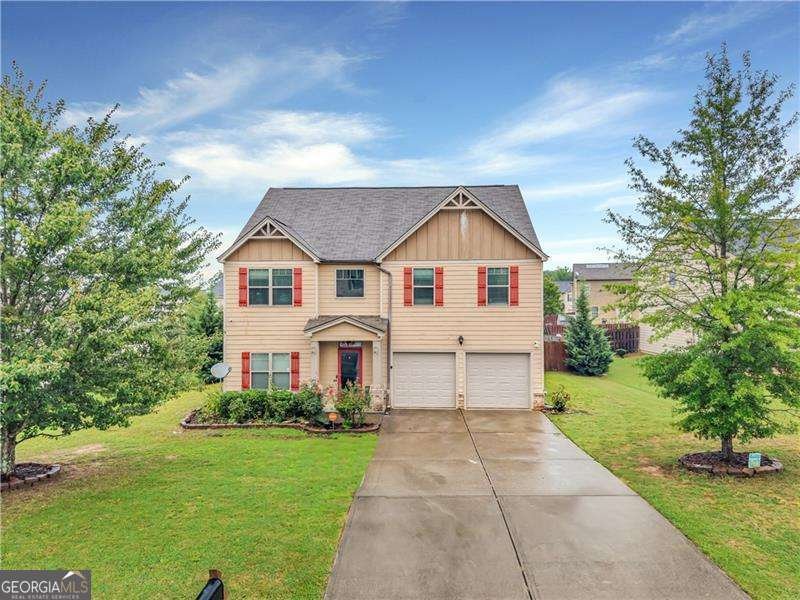 8438 Hillspire Drive Douglasville - main photo