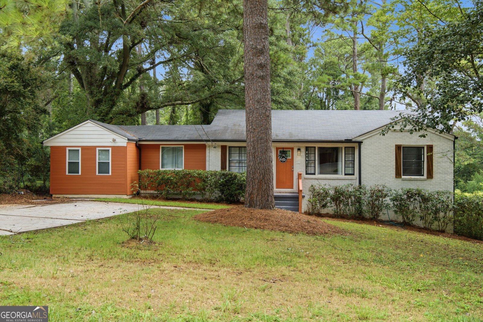 1402 Midlawn Drive Decatur - main photo