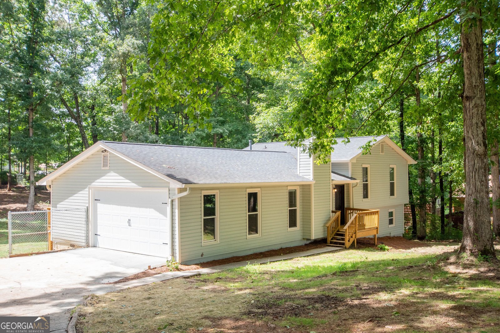240 Hearthstone Drive W Newnan - main photo