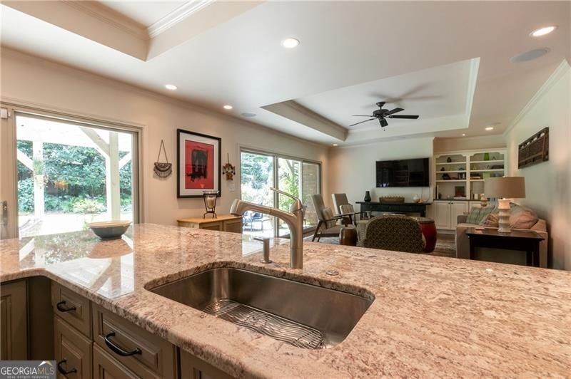 1043 Robin Lane Atlanta - Photo 16