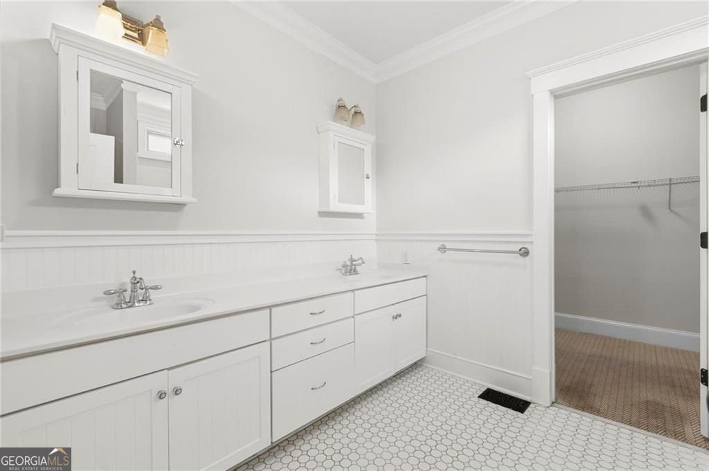 1355 Mercer Avenue East Point - Photo 10