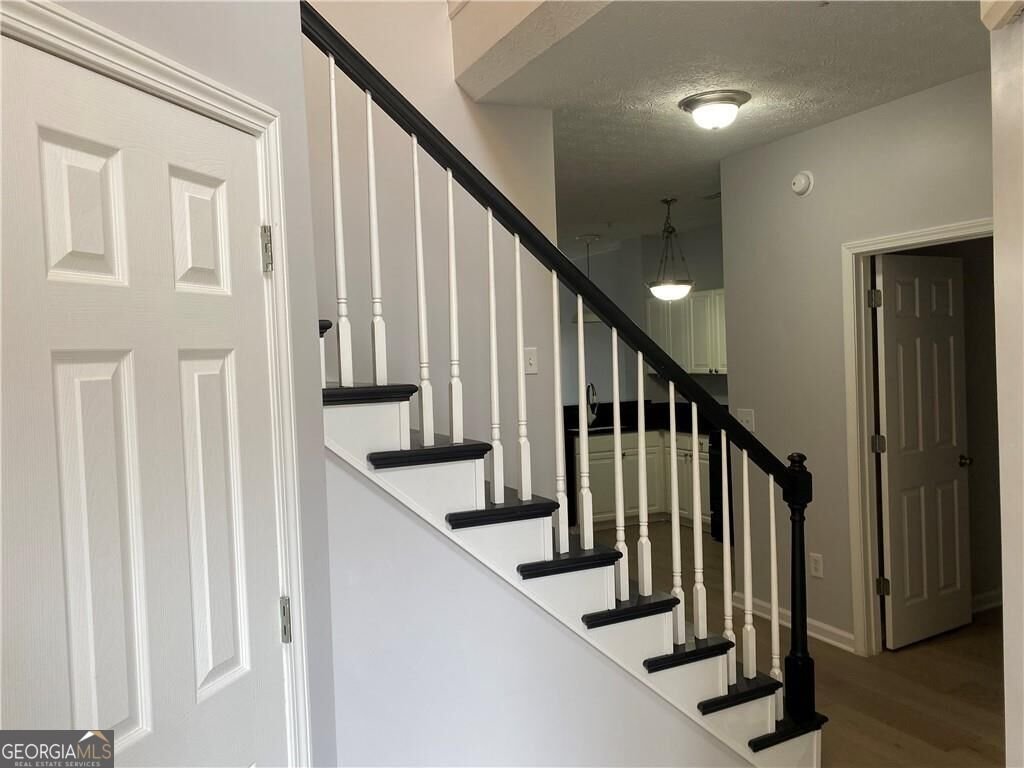 102 Creekwood Drive Woodstock - Photo 8