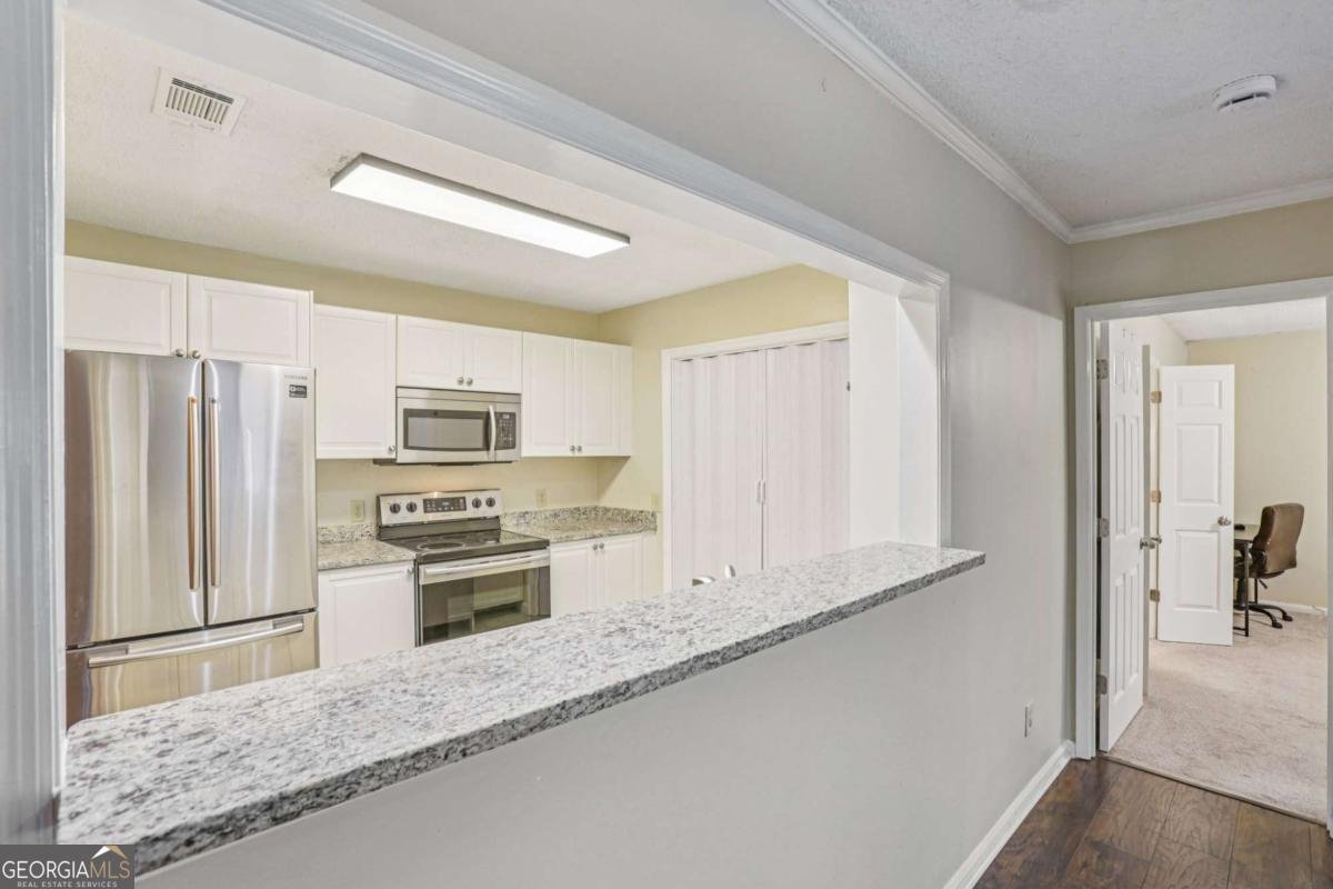 208 Bainbridge Drive Sandy Springs - Photo 6