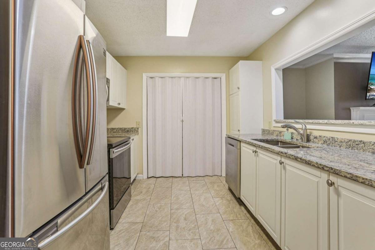 208 Bainbridge Drive Sandy Springs - Photo 8
