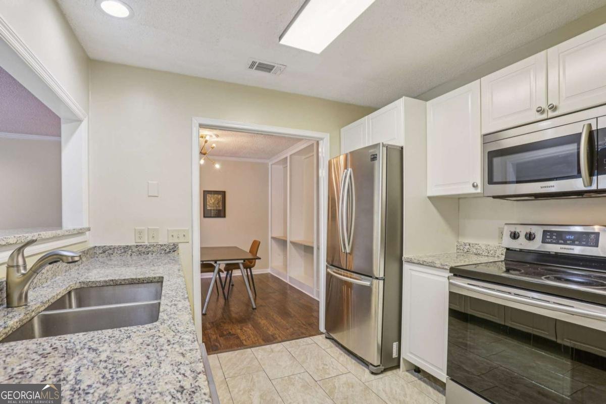 208 Bainbridge Drive Sandy Springs - Photo 9
