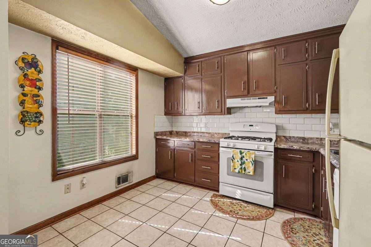 671 Pepperwood Trail Stone Mountain - Photo 8