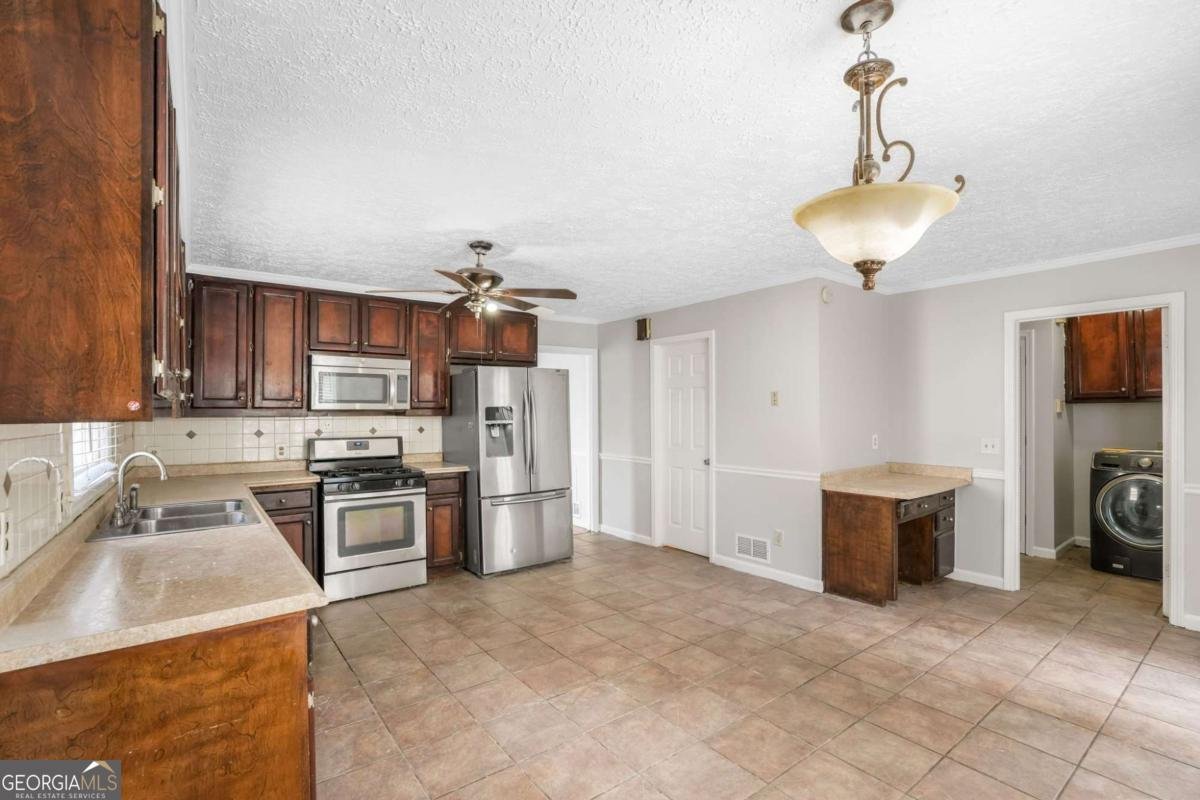 458 Stonebridge Court Stone Mountain - Photo 10