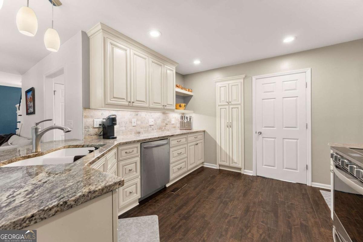 6413 Farm Ridge Court Flowery Branch - Photo 13