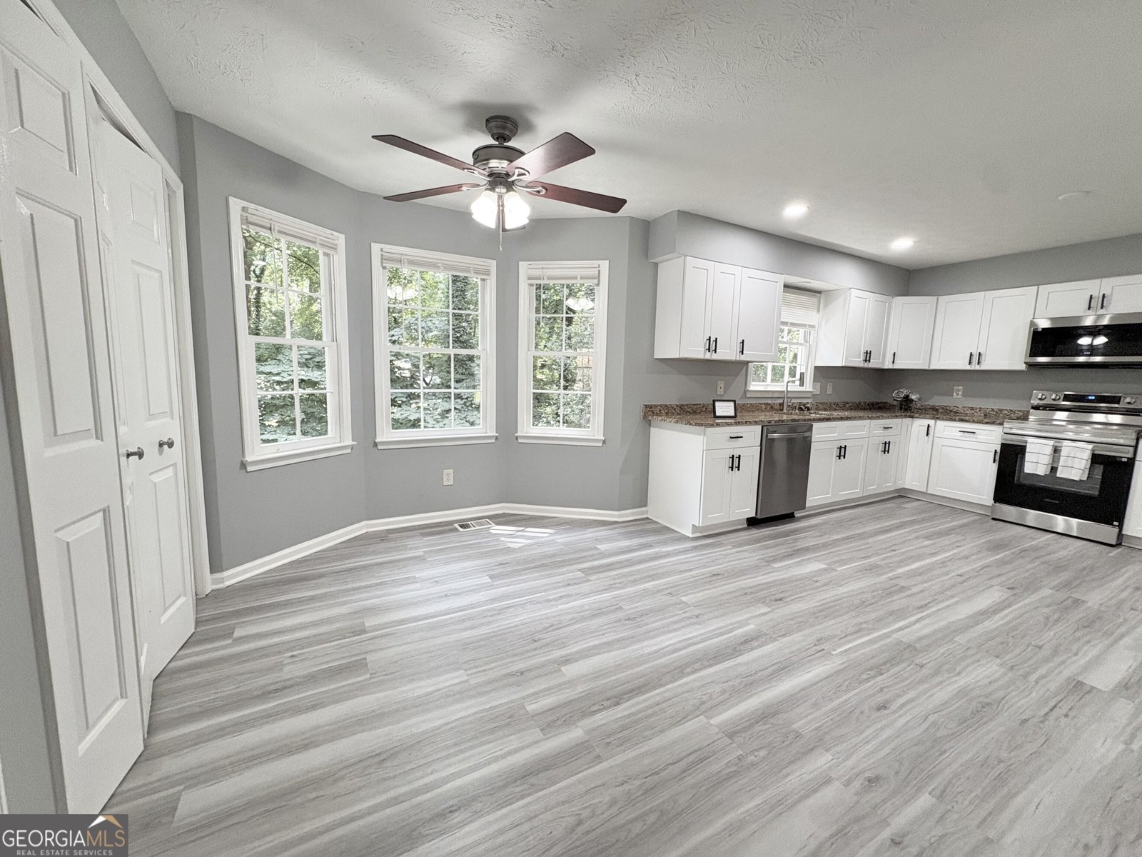 5362 Milieo Place Lilburn - Photo 11