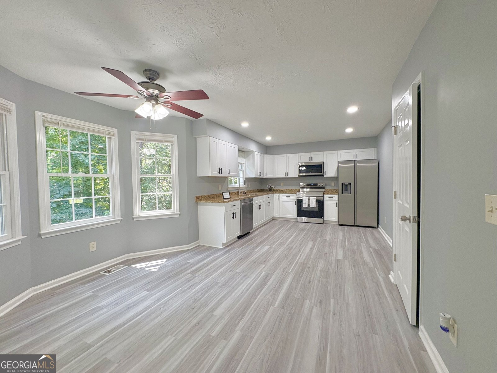 5362 Milieo Place Lilburn - Photo 13