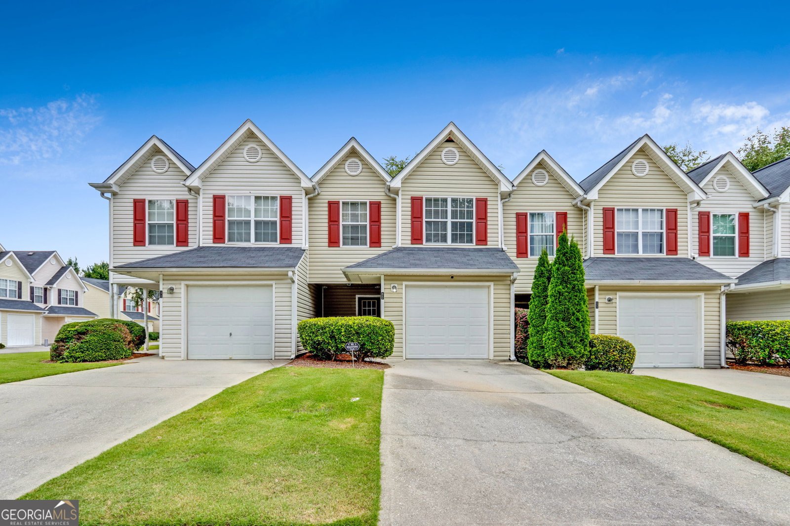 6964 Gallant Circle Mableton - main photo