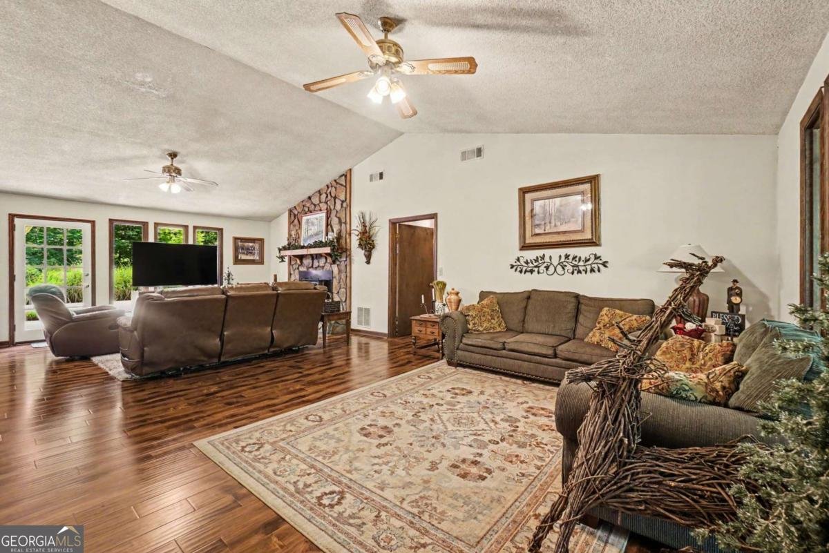25 Woodall Rd Se White - Photo 8
