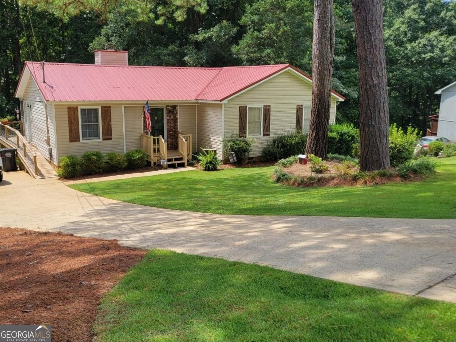 205 Pinehaven Drive Lagrange - main photo
