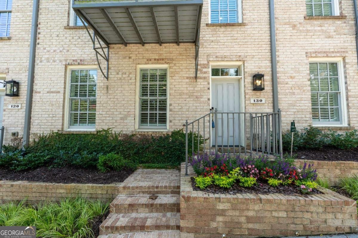 130 Clover Court Roswell - main photo
