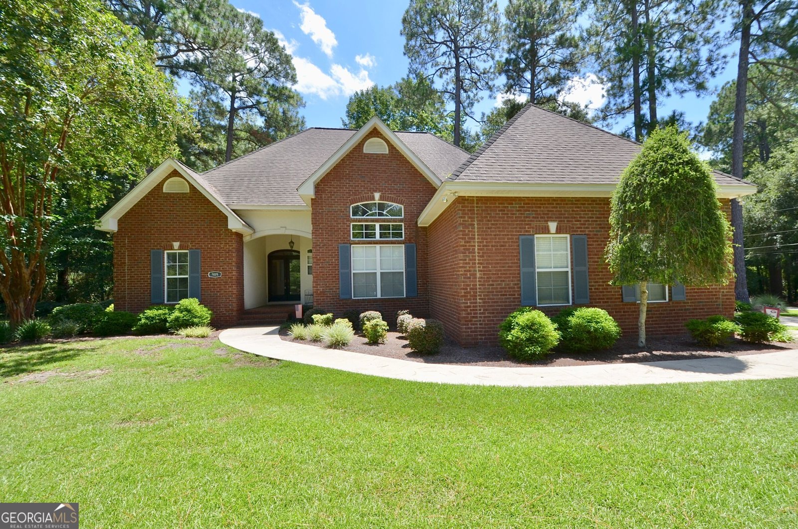 989 Wood Valley Drive Eastman - main photo
