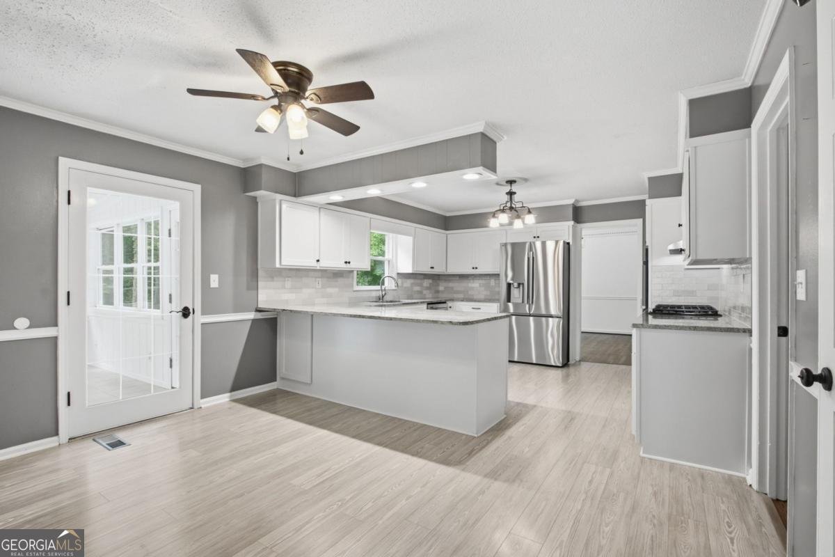 2033 Hessian Court Stone Mountain - Photo 16