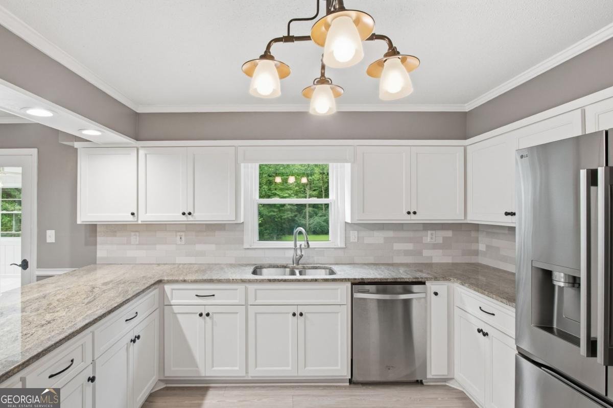2033 Hessian Court Stone Mountain - Photo 18