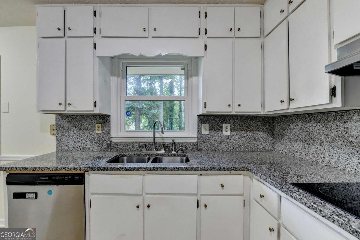 1138 Woodland Circle Lawrenceville - Photo 9