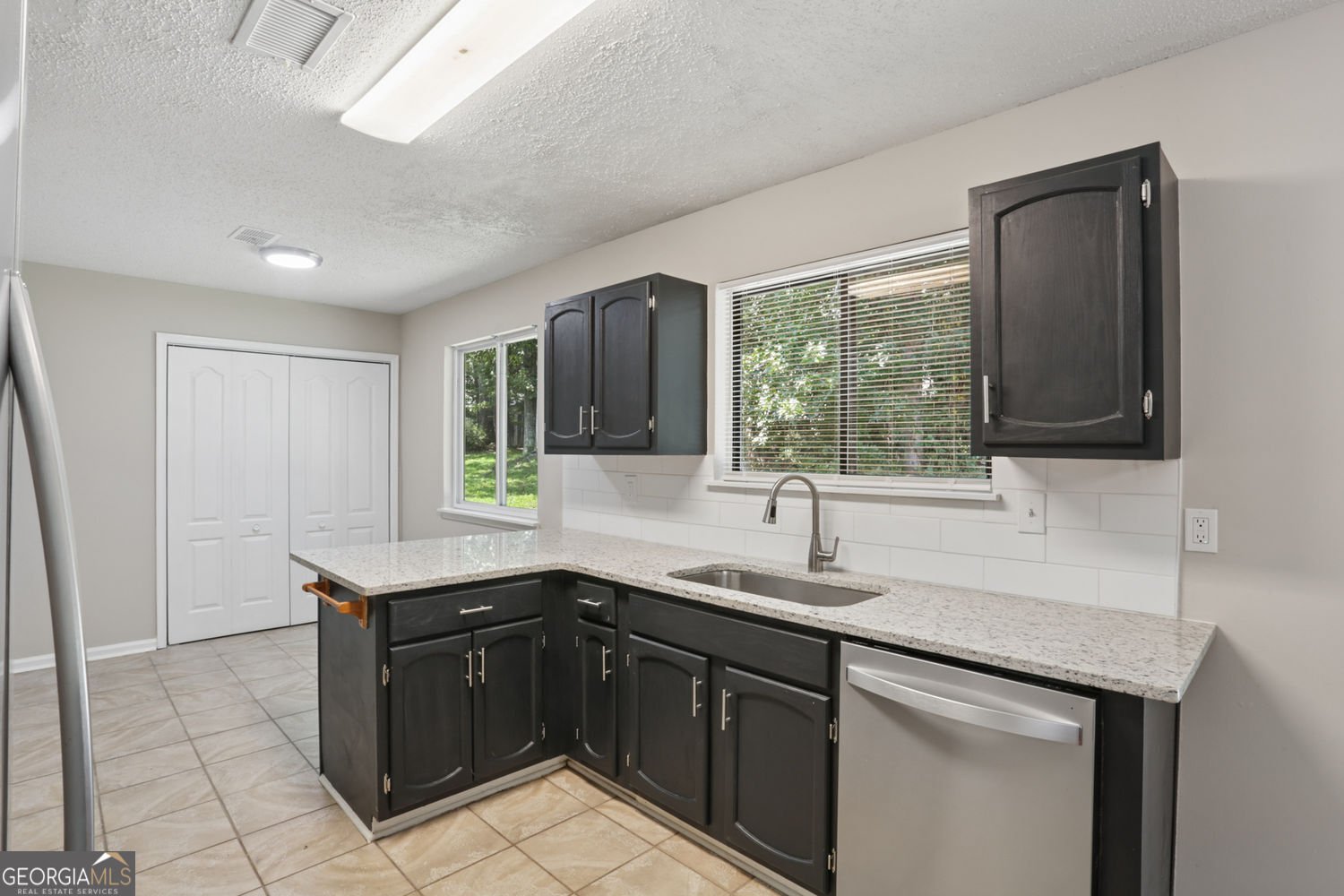1050 Chapman Circle stone mountain - Photo 11