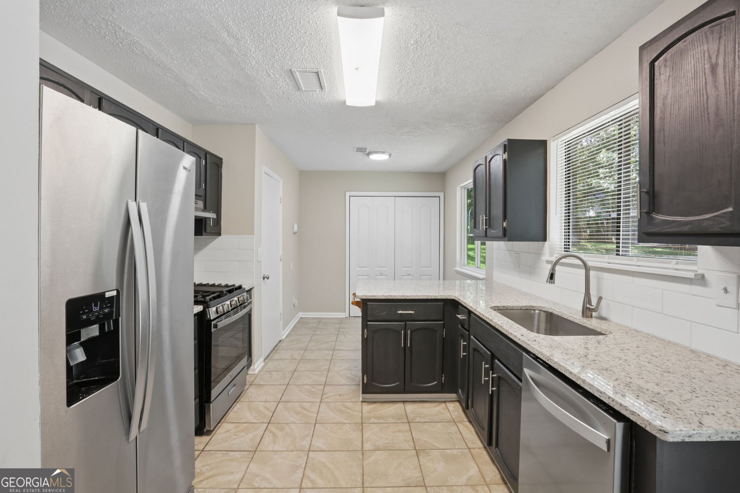 1050 Chapman Circle stone mountain - Photo 12
