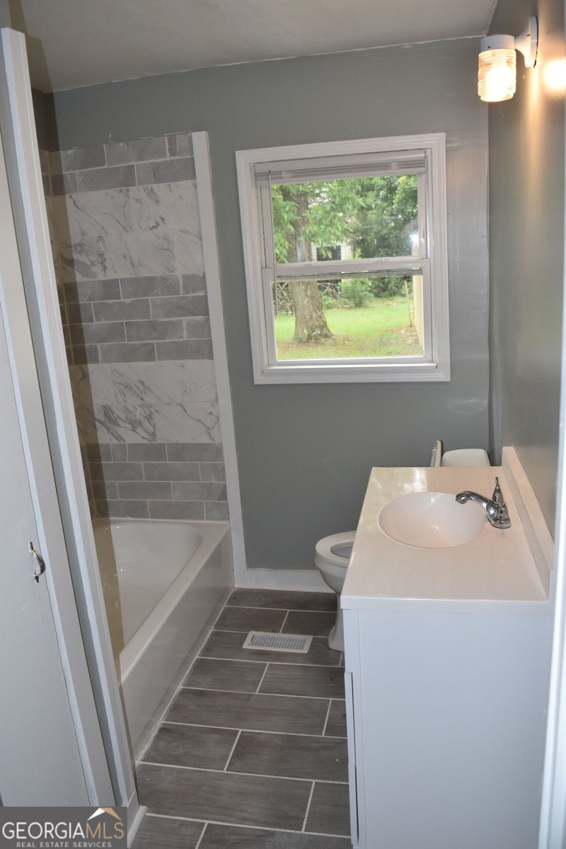 224 Oak Fort Valley - Photo 7