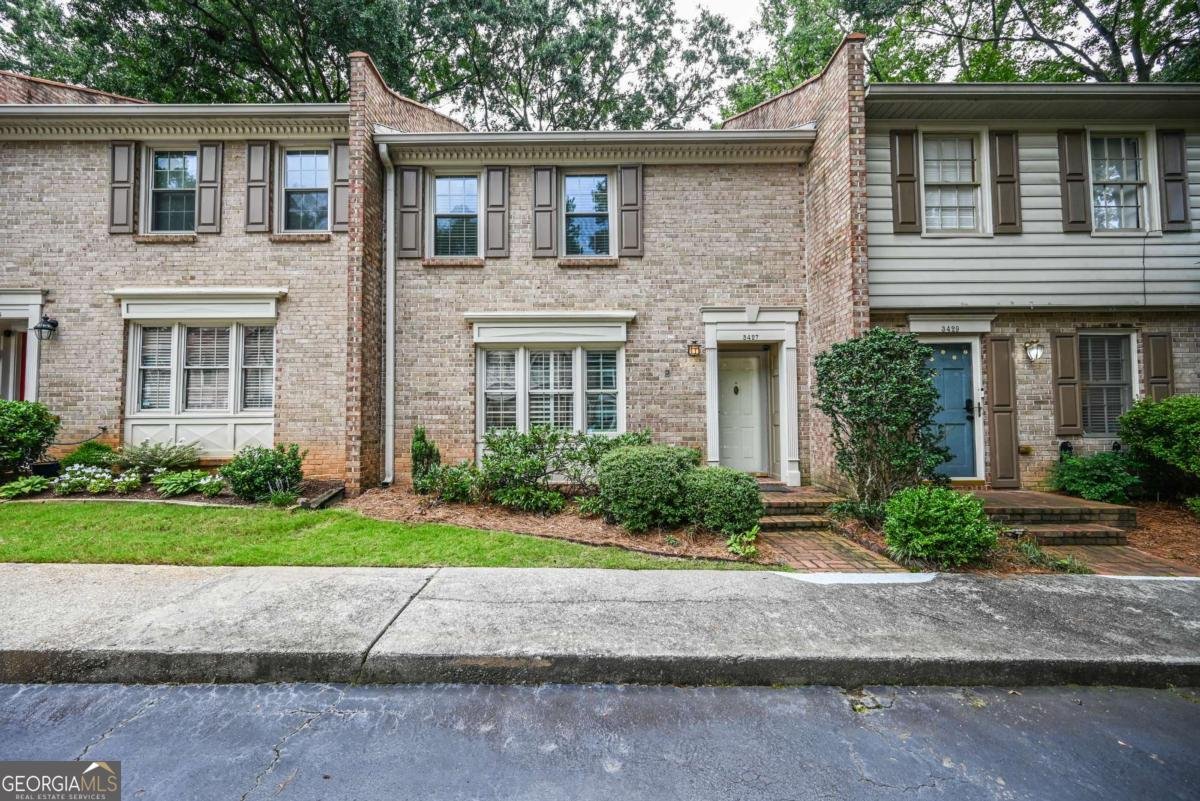 3427 Ashwood Lane Atlanta - main photo
