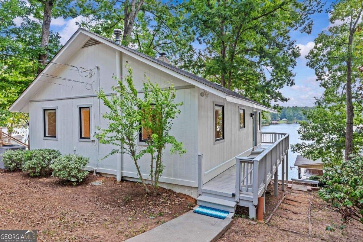 114 Southshore Drive Eatonton - main photo