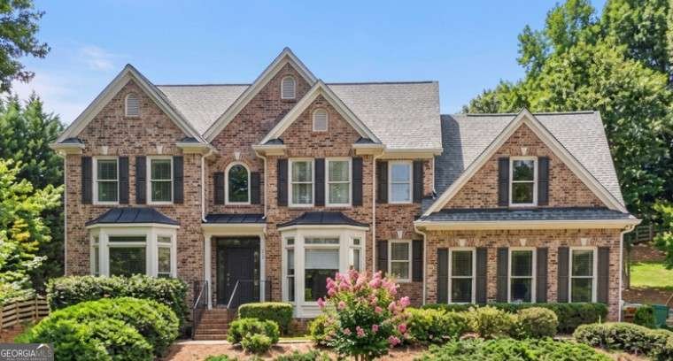 112 Grandcrest Drive Suwanee - main photo