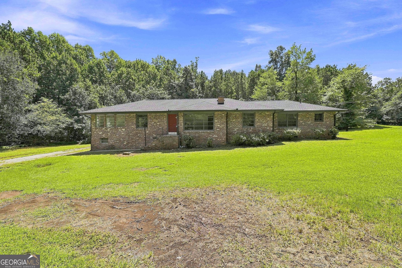 490 Mehaffey Drive Fairburn - main photo