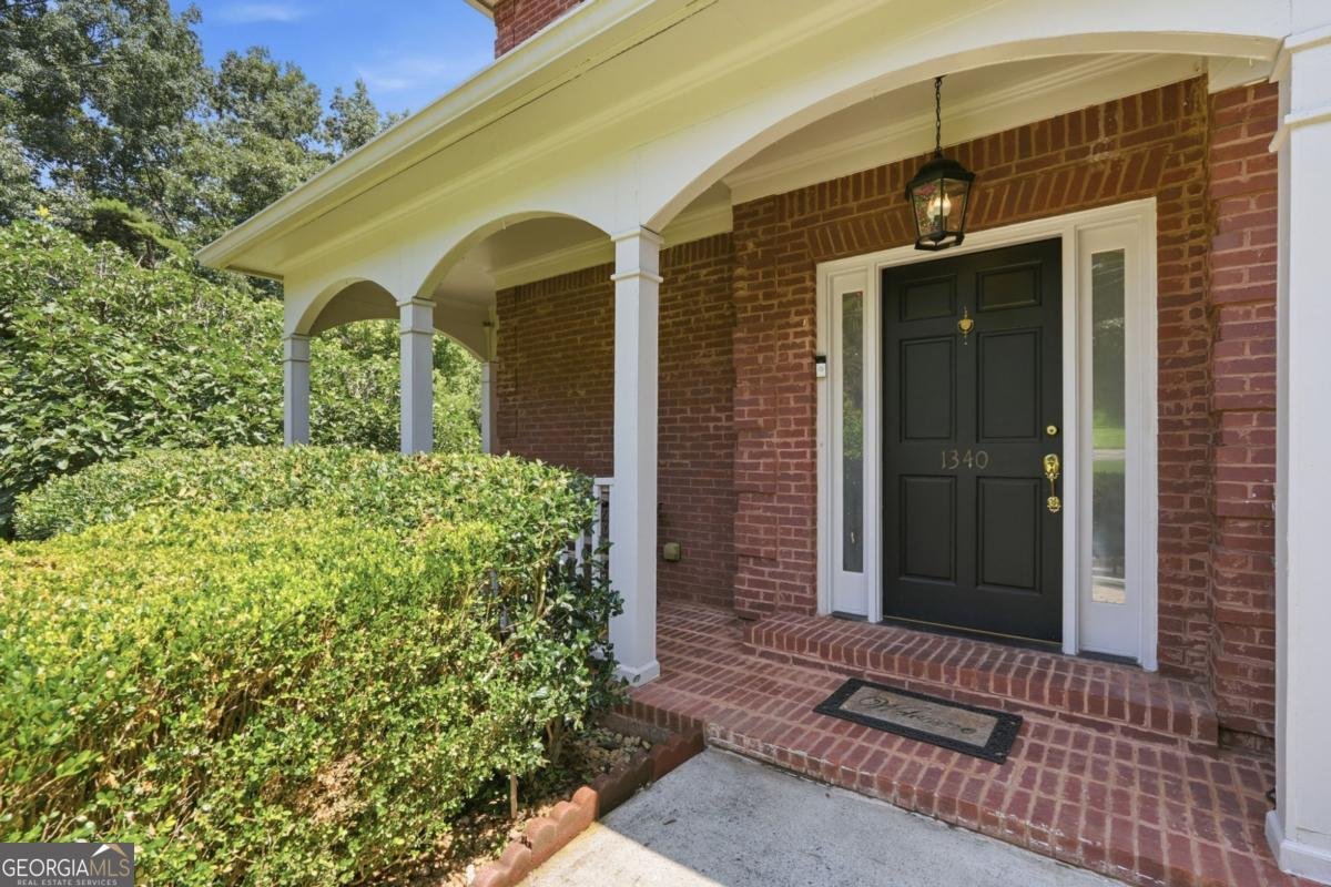 1340 Eryn Circle Suwanee - Photo 11