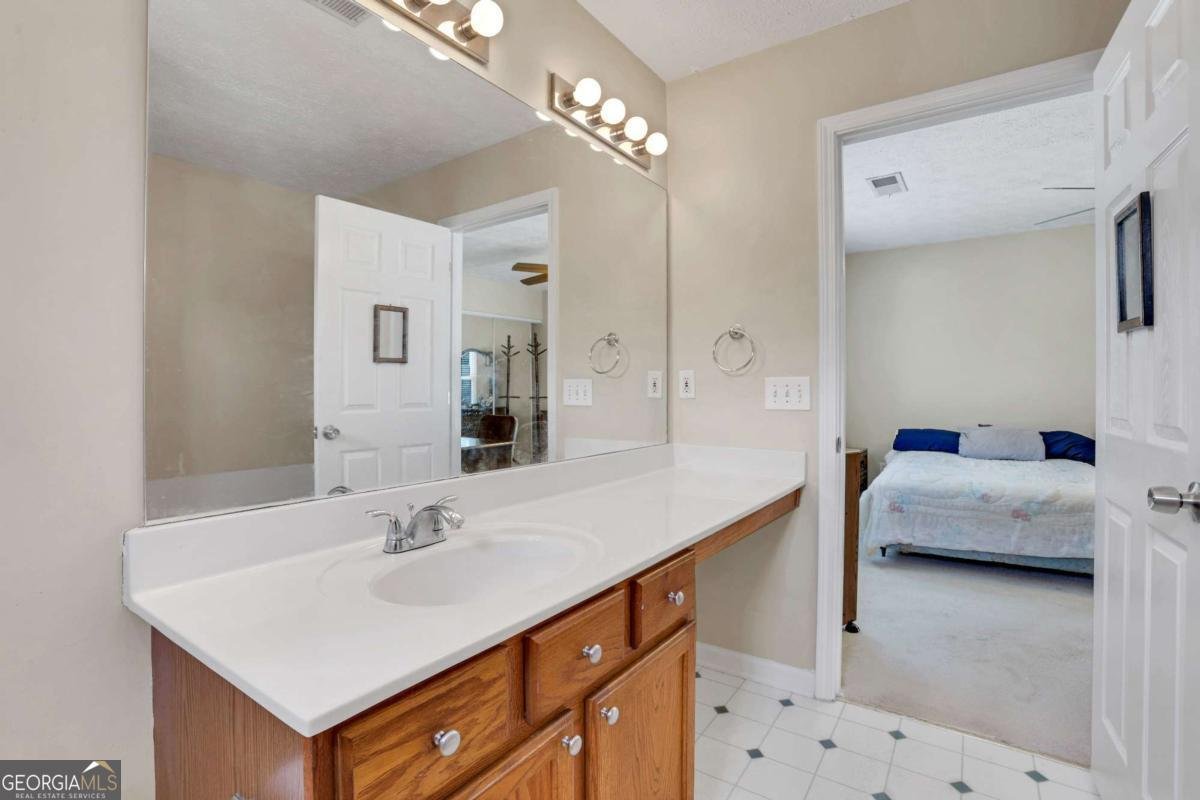 141 Oaks Place Woodstock - Photo 18